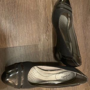 Lifestride black wedges size 9